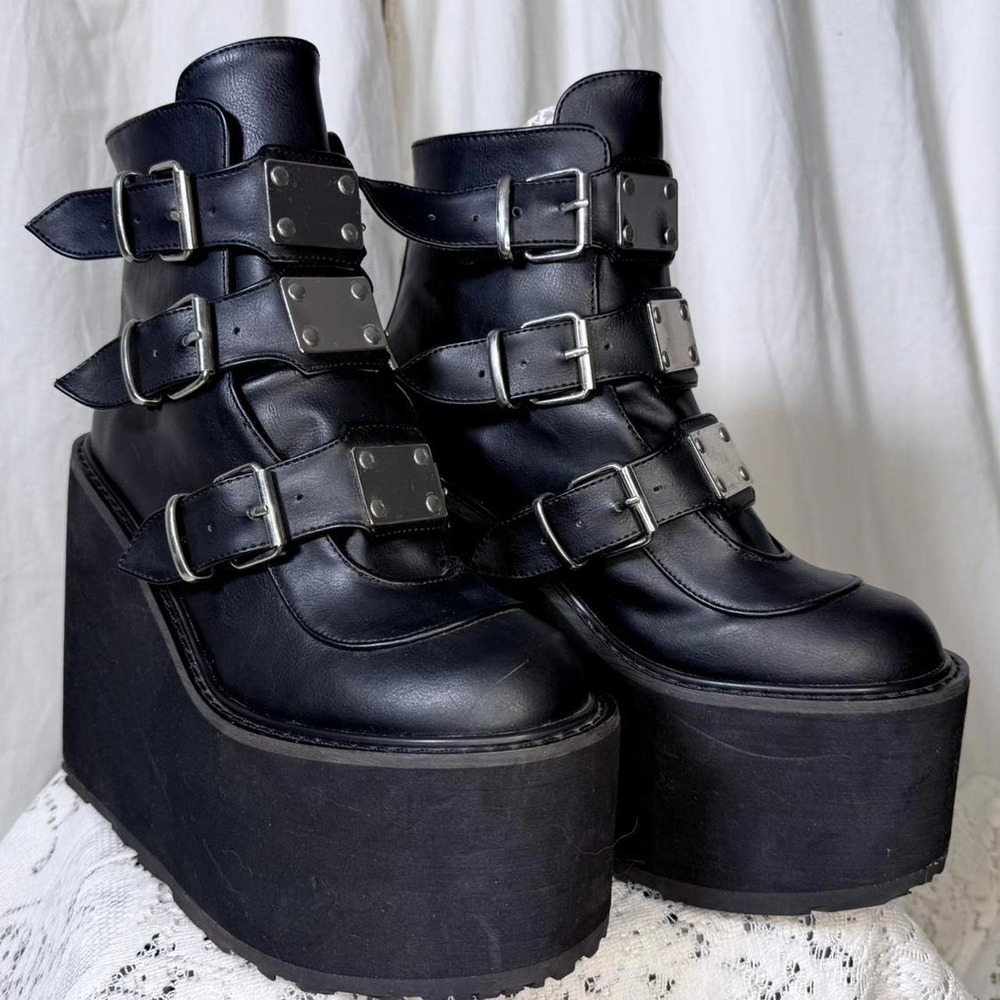 Demonia Swing-105 Black Platform Buckle Boots — Women's Size 8